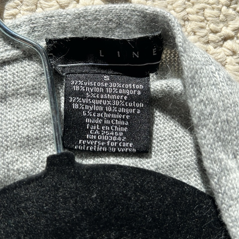 Line sweater. Size S - Picture 3 of 5